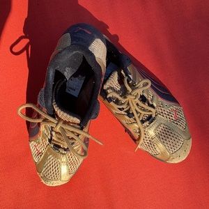 Puma Gold/Blk tennis shoe sz 7 well worn!